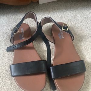 Soda sandals